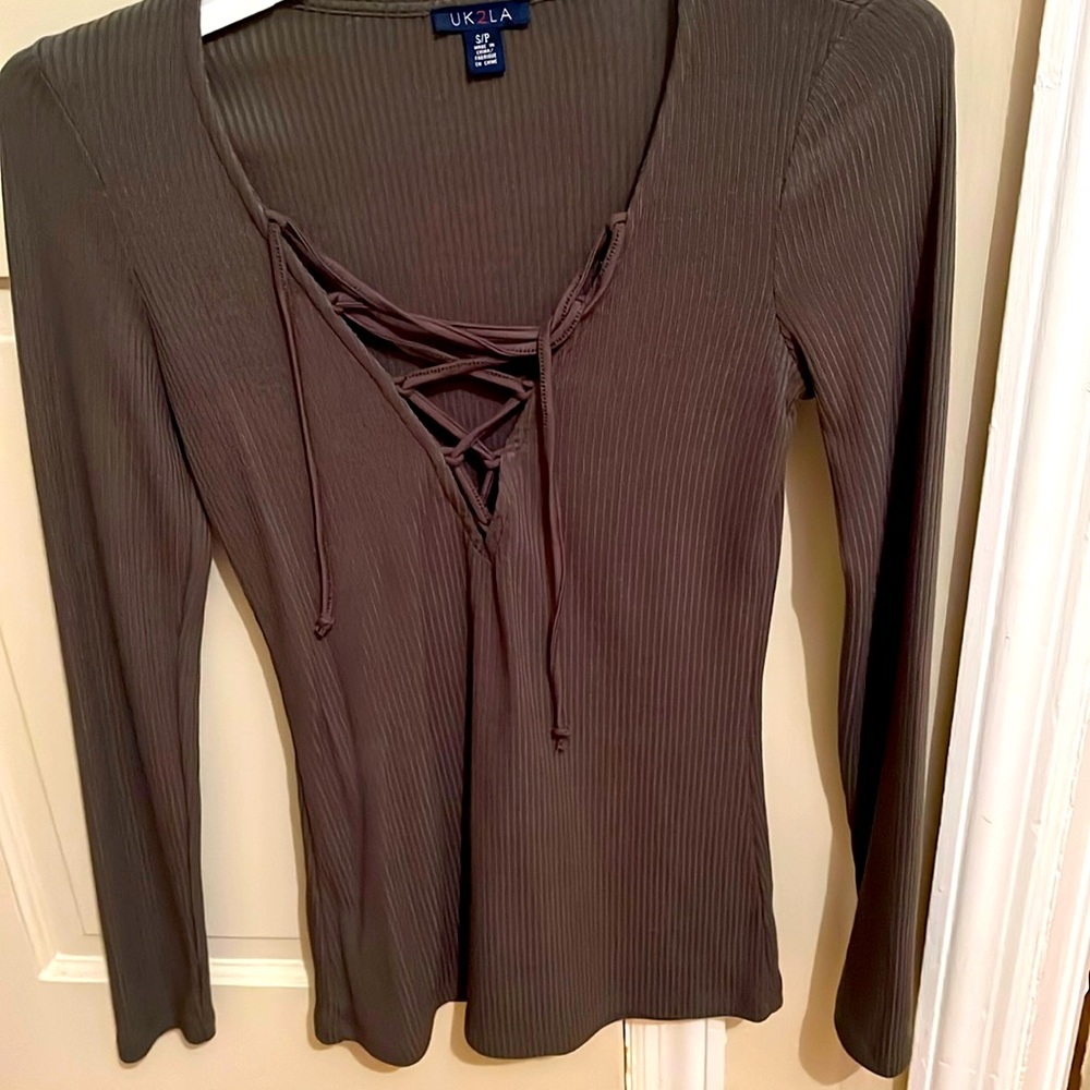 Size small hunter green top